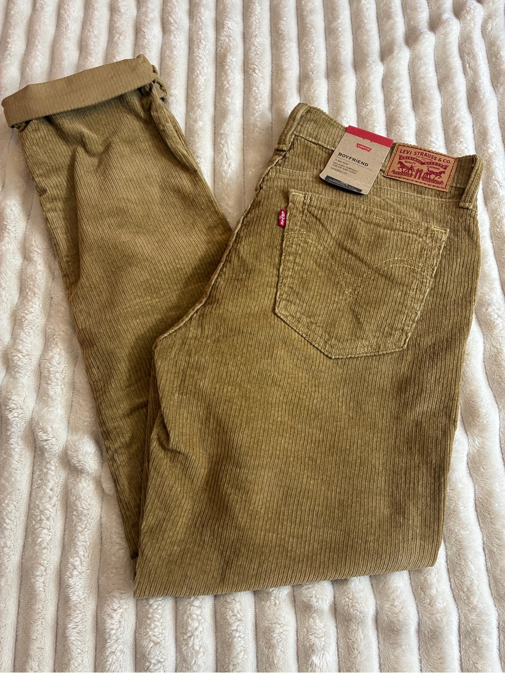 Levi’s Boyfriend Corduroy Pants Tan Beige NWT Size 28x30